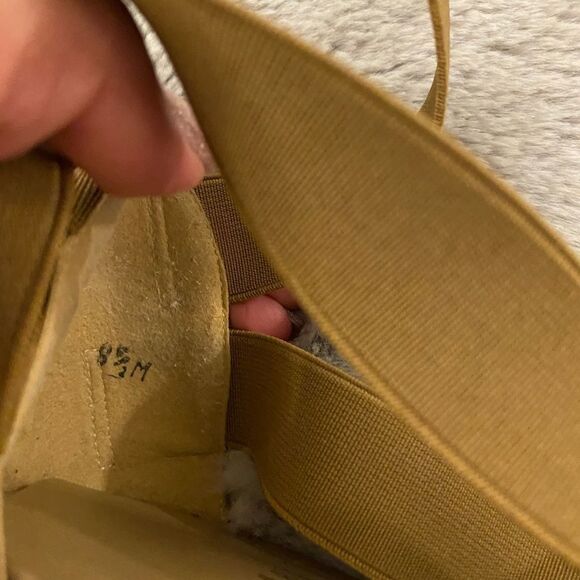 Stuart Weitzman suede heels, size 8,5 - Picture 8 of 9